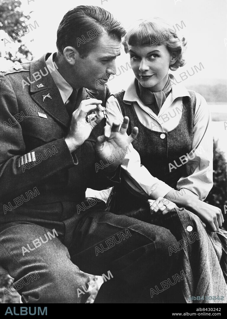 USA 1954.. Orig. bildtext... NIGHT PEOPLE Gregory Peck stars as a U.S. Army counter-intelligence colonel and Swedish actress Anita Bjork portrays an undercover Soviet agent in Night People. Anm. Filmen Nattmänniskor hade premiär 1954 Skådespelare Blicken persons: ANITA BJÖRK;GREGORY PECK sites: SVERIGE*;USA.