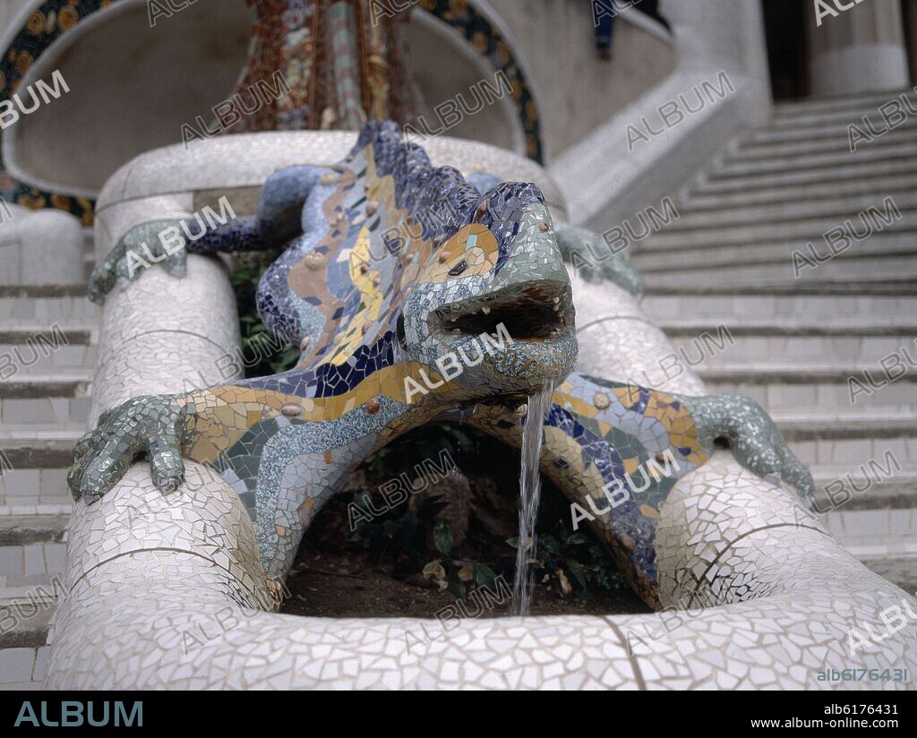 ANTONI GAUDÍ. LAGARTO O DRAGON CERAMICO MULTICOLOR - 1900/1914.