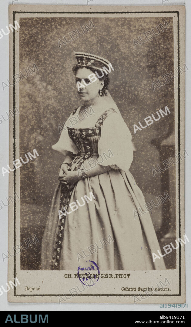 Portrait of Marie Leroux, actress, Reutlinger, Charles, Photographer, Between 1860 and 1890, 2nd half of the 19th century, Graphic Arts, Photography, Albumen print, Height: 8.8 cm, Width: 5.5 cm.