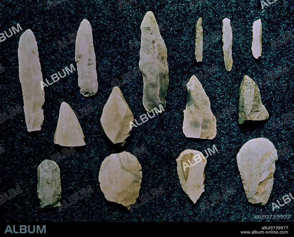 BURILES LAMINAS Y RASPADORES - MESOLITICO - EDAD DE PIEDRA.