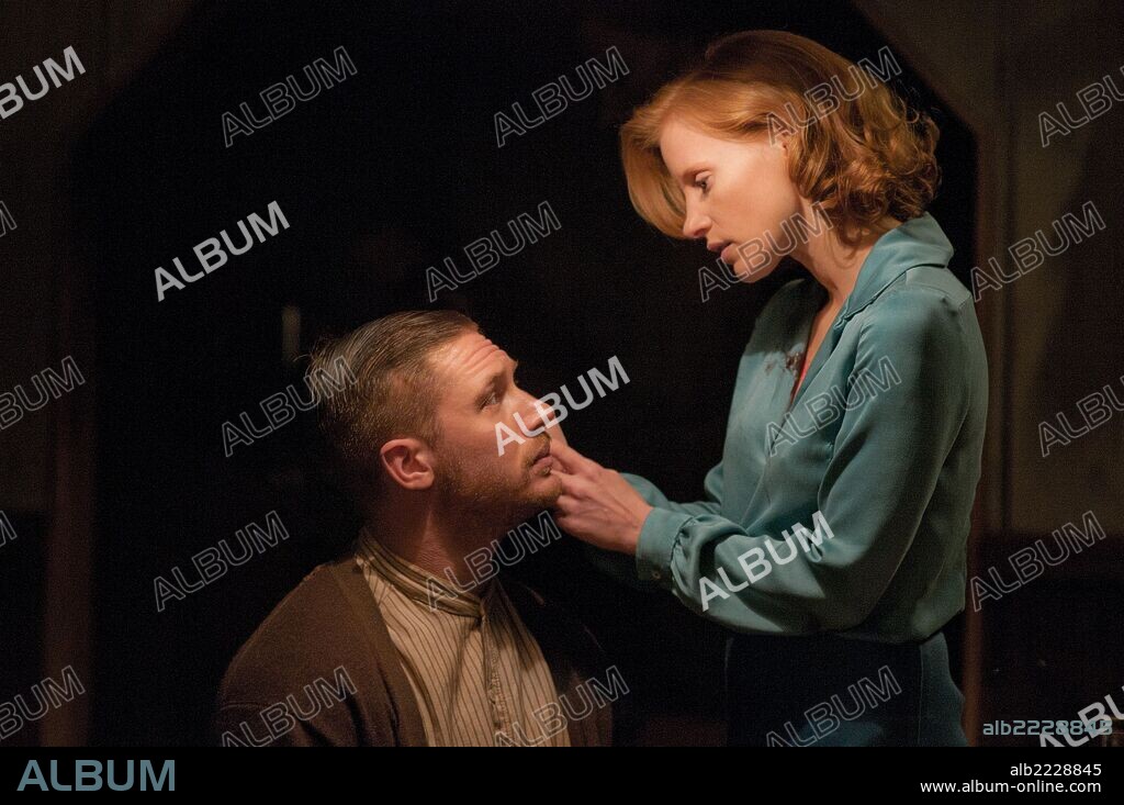 JESSICA CHASTAIN y TOM HARDY en SIN LEY [LAWLESS], 2012 (LAWLESS), dirigida por JOHN HILLCOAT. Copyright BENAROYA PICTURES.