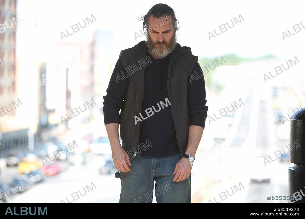 JOAQUIN PHOENIX en EN REALIDAD, NUNCA ESTUVISTE AQUI, 2017 (YOU WERE NEVER REALLY HERE), dirigida por LYNNE RAMSAY. Copyright Why Not Productions / Film4. Distribuida por Amazon Studios.