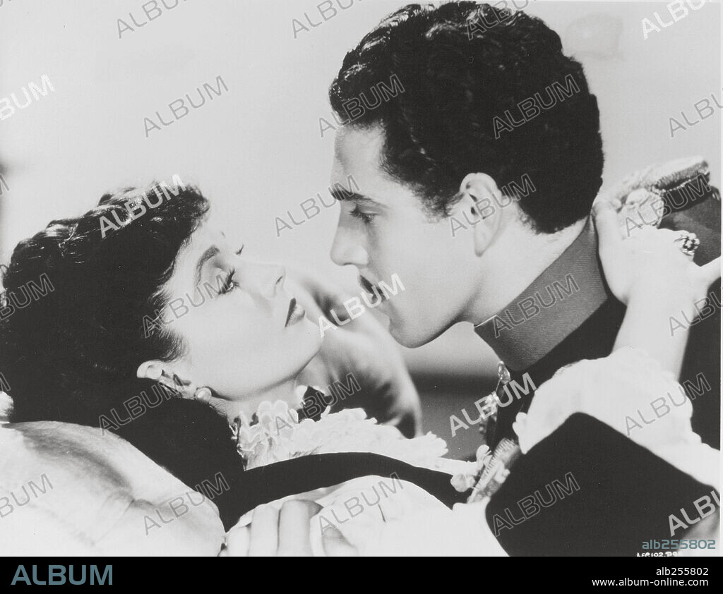 KIERON MOORE und VIVIEN LEIGH in ANNA KARENINA, 1948, unter der Regie von JULIEN DUVIVIER. Copyright LONDON FILMS.