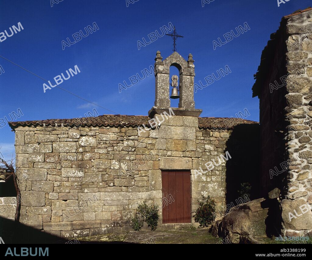 Iglesia prerrománica de Santa Eufemia de Ambía. Vista general de la fachada principal. Declarada monumento nacional, su origen data del siglo IX. Santa Eufemia. Baños de Molga. Provincia de Ourense. Galicia. España.