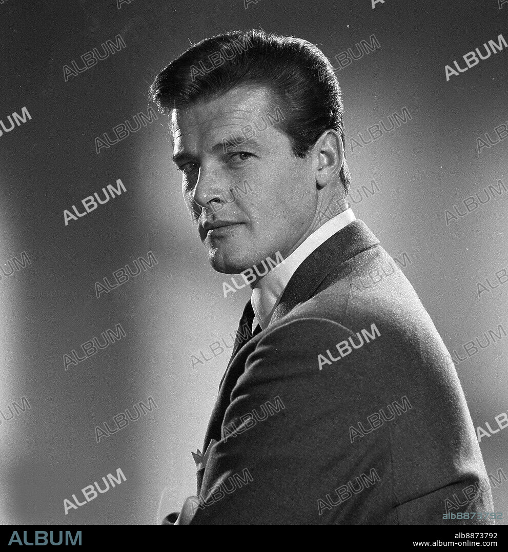 ROGER MOORE in THE SAINT, 1962, directed by LESLIE NORMAN and ROY WARD BAKER. Copyright ITC/BARMORE/NEW WORLD PROD.