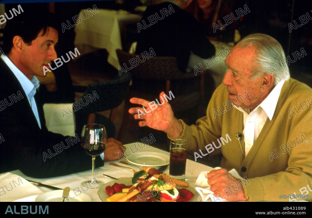 ANTHONY QUINN y SYLVESTER STALLONE en EL PROTECTOR, 2002 (AVENGING ANGELO), dirigida por MARTYN BURKE. Copyright DANTE ENTERTAINMENT/QUINTA COMMUNICATIONS/LIONWEED.