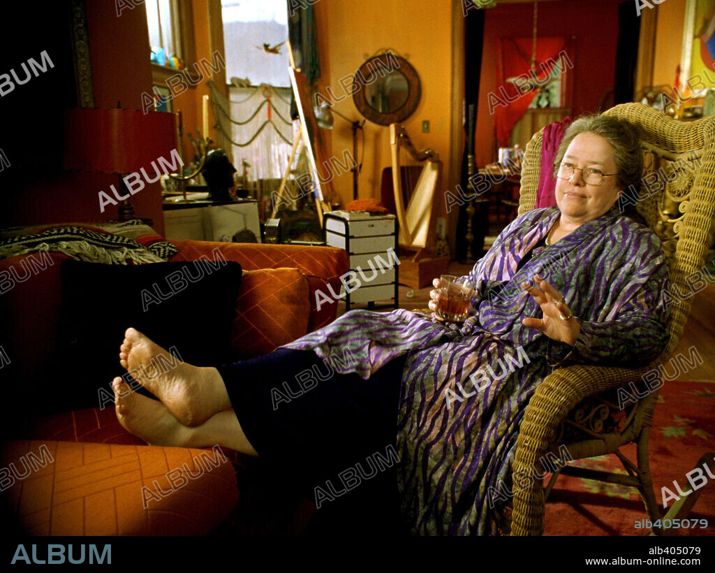 KATHY BATES in ABOUT SCHMIDT, 2002, directed by ALEXANDER PAYNE. Copyright NEW LINE PRODUCTIONS.
