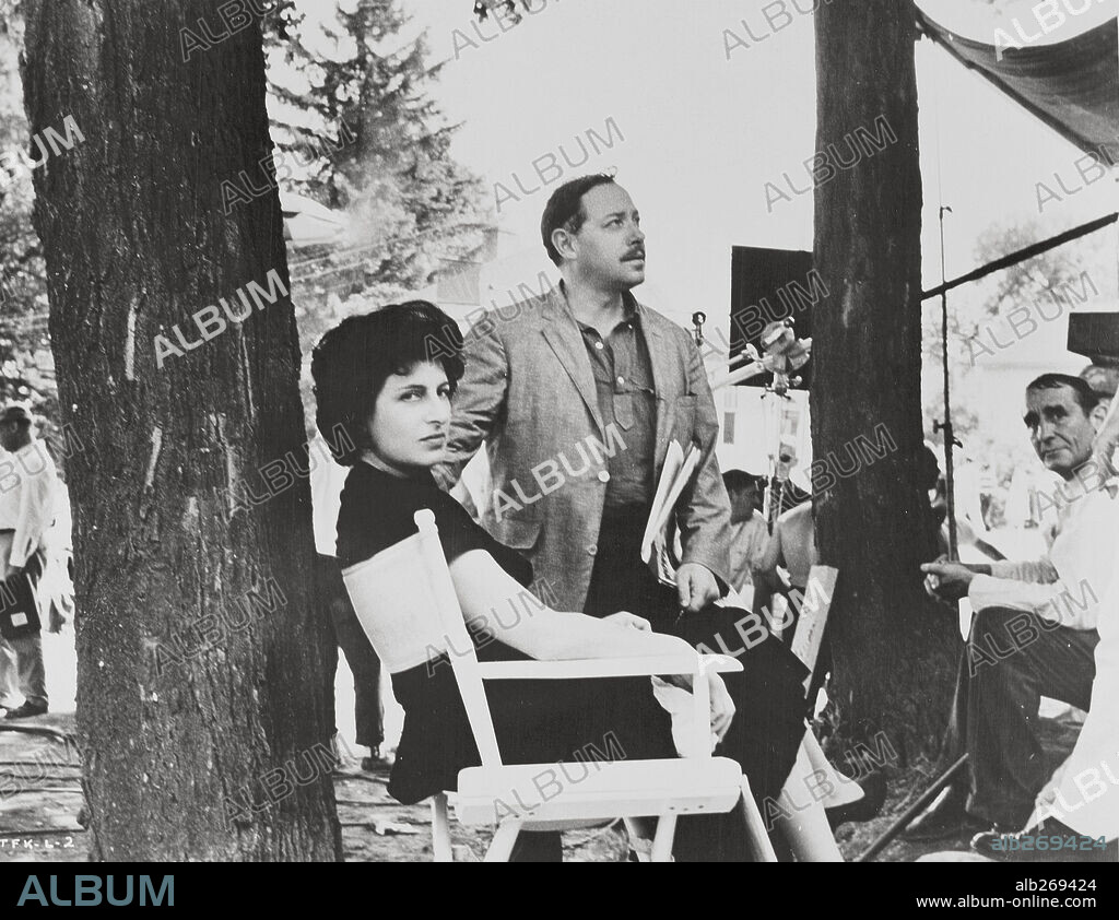 ANNA MAGNANI and TENNESSEE WILLIAMS in THE FUGITIVE KIND, 1959, directed by SIDNEY LUMET. Copyright UNITED ARTISTS.