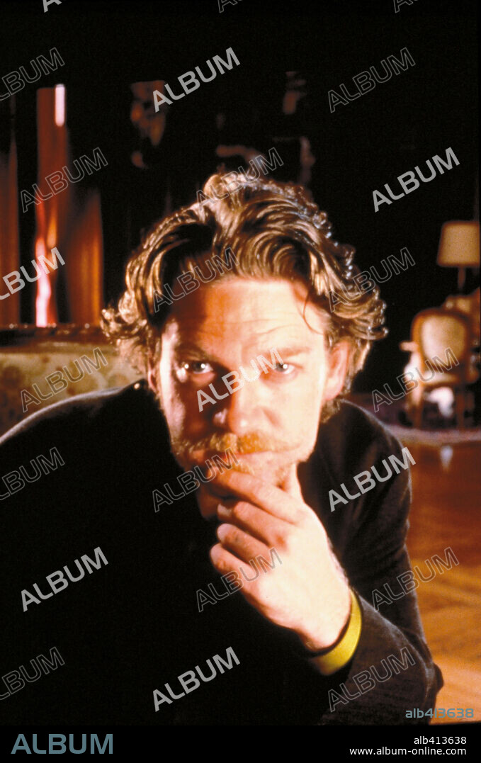 KENNETH BRANAGH in CELEBRITY, 1998, directed by WOODY ALLEN. Copyright SWEETLAND FILMS.