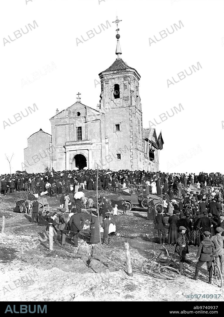 29 noviembre 1913. Los Amigos del árbol en Getafe. Aspecto que Ofrecía ayer tarde el cerro de los Ángeles durante la fiesta del árbol que Alli se Celebró con asistencia de los Señores Ministros de gobernación y de fomento.