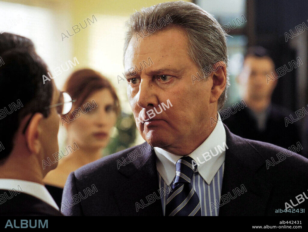 CARLOS LARRAÑAGA en ATRACO A LAS 3... Y MEDIA, 2003, dirigida por RAUL MARCHAND. Copyright PEDRO MASO P.C.