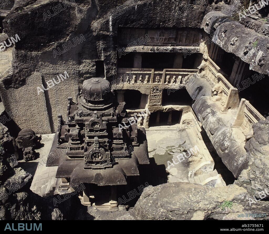 Jain Cave 32, Ellora, UNESCO World Heritage Site, Maharashtra, India, Asia.