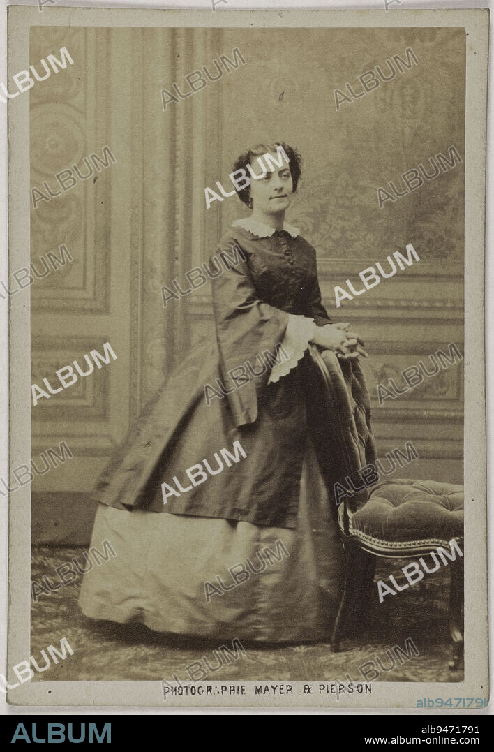 Portrait of Darbelle (singer at the Brussels Opera), Mayer Frères et Pierson, Photographer, Between 1860 and 1890, 2nd half of the 19th century, Graphic Arts, Photography, Albumen print, Height: 8.7 cm, Width: 5.8 cm.