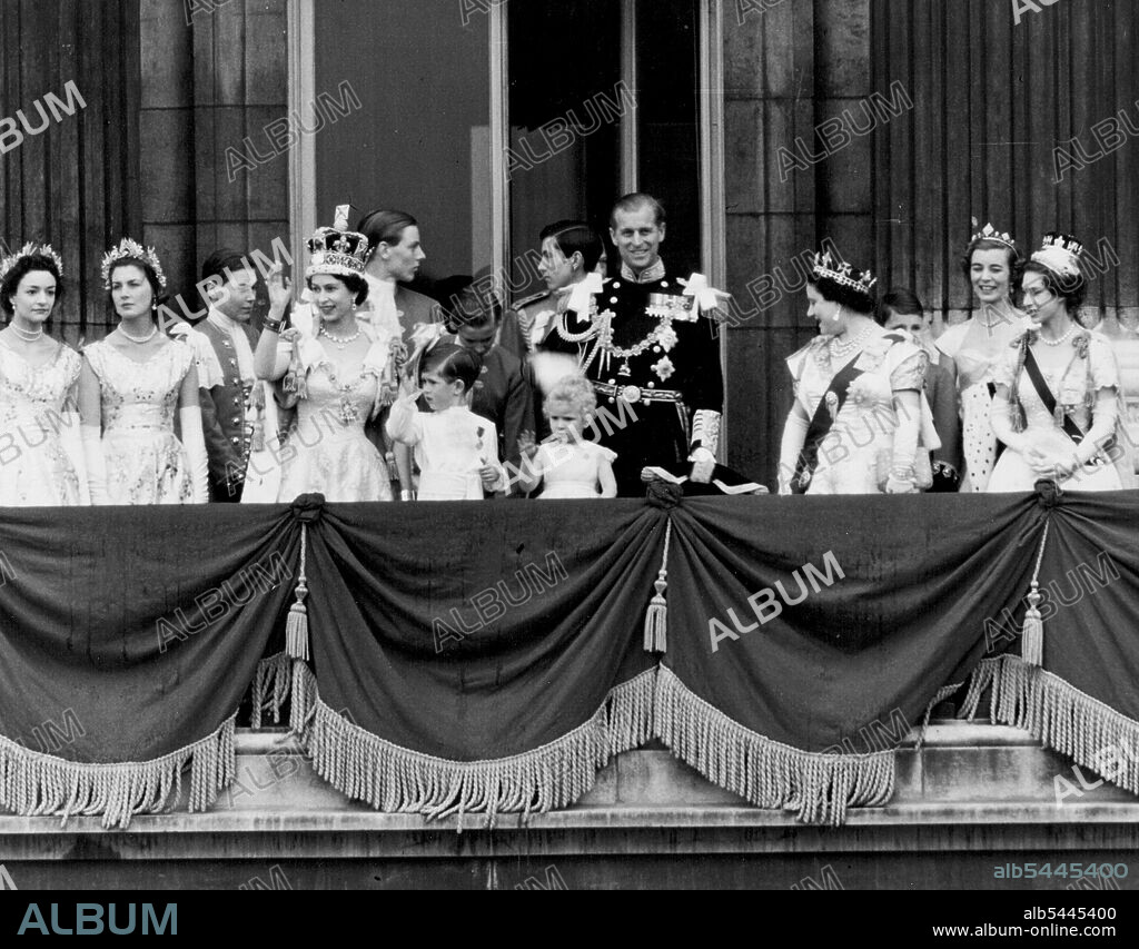 The Royal family's first appearance on the balcony of Buckingham Palace after the Coronation Procession. June 02, 1953. (Photo by Daily Mirror).