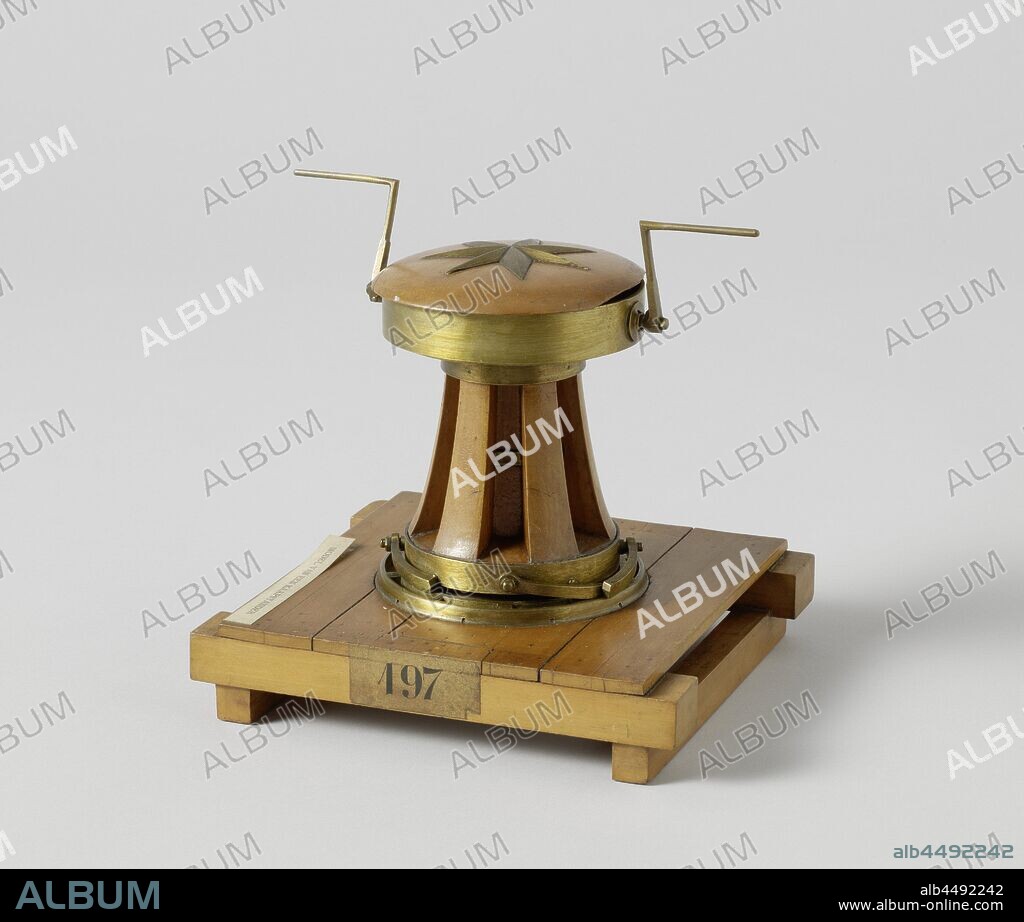 Model of a Capstan with a Winch, Model of a capstan on a wooden floor. It is a pivot with a winch in the head and four catches in the heel to prevent it from walking back. The head has a loose wooden cover decorated with a star and is attached to the brass shaft, which is placed in the reinforced floor with a square heel. The drum is provided with a toothed wheel under the head, which is driven by two cranks with pinions in the head, the drum therefore turns under the head. The drum has six cleats. Scale 1:10 (estimate)., Rijkswerf Rotterdam, c. 1834 and/or c. 1830, wood (plant material), brass (alloy), model: h 16.5 cm × l 19 cm × w 17 cm packaging capsule: h 22.5 cm × w 82.5 cm × d 22.5 cm.