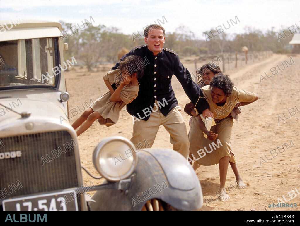RABBIT-PROOF FENCE, 2002, unter der Regie von PHILLIP NOYCE. Copyright RUMBARALA FILMS/OLSEN LEVY/HANWAY/AUSTRALIAN FILM FINANCE.
