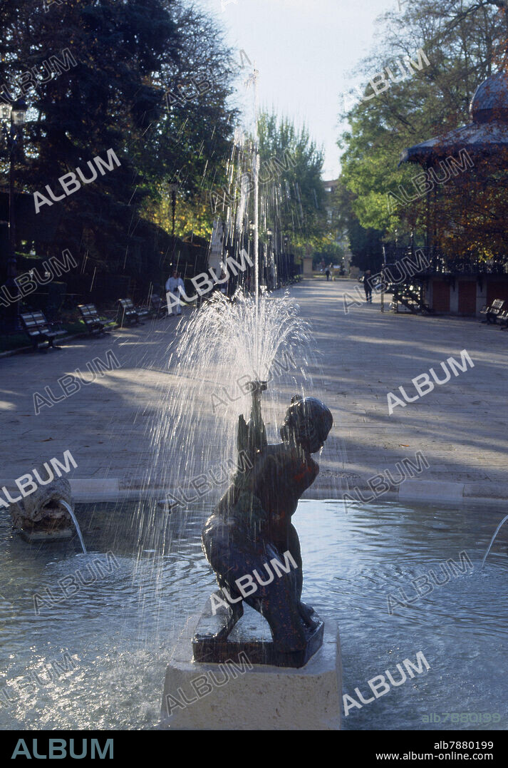 FUENTE DEL NIÑO Y LA OCA SITUADA EN EL PASEO DEL ESPOLONCILLO.