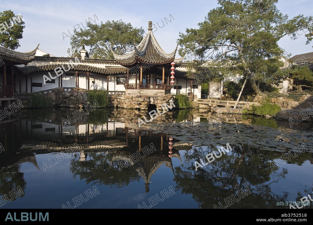 The Master-of-Nets Garden (Wangshi Yuan), UNESCO World Heritage Site, Suzhou, Jiangsu, China.