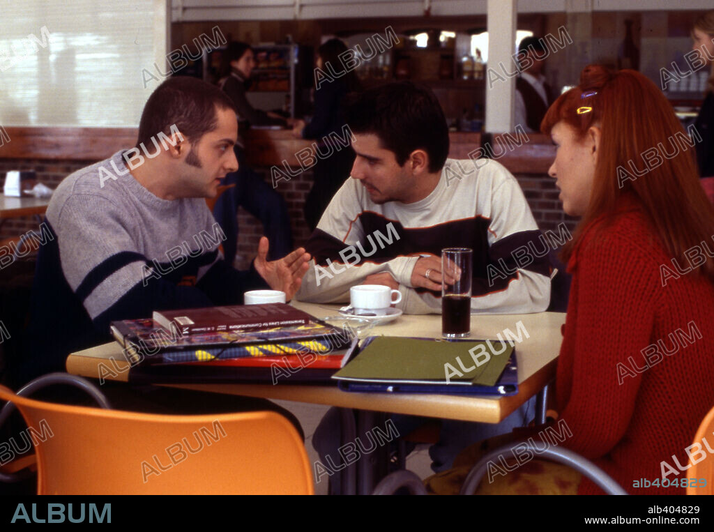 ANTONIO HORTELANO, LAURA MANZANEDO y LORENZO ARMENTEROS en MAS DE MIL CAMARAS VELAN POR TU SEGURIDAD, 2003, dirigida por DAVID ALONSO. Copyright LOTUS FILM INTERNATINAL/ENSUEÑO FILMS.