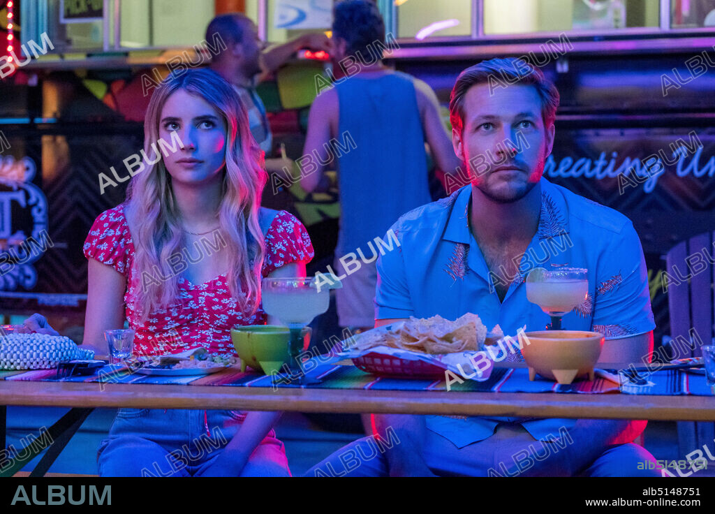 EMMA ROBERTS y LUKE BRACEY en AMOR DE CALENDARIO, 2020 (HOLIDATE), dirigida por JOHN WHITESELL. Copyright NETFLIX.