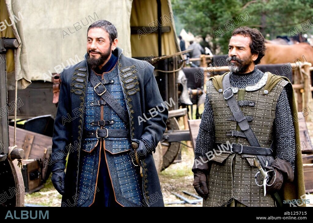 DAMIAN ALCAZAR and SERGIO CASTELLITTO in CHRONICLES OF NARNIA: THE CHRONICLES OF NARNIA: PRINCE CASPIAN, 2008, directed by ANDREW ADAMSON. Copyright WALT DISNEY PICTURES/WALDEN MEDIA/OZUMI FILMS/SILVERBELL / CLOSE, MURRAY.