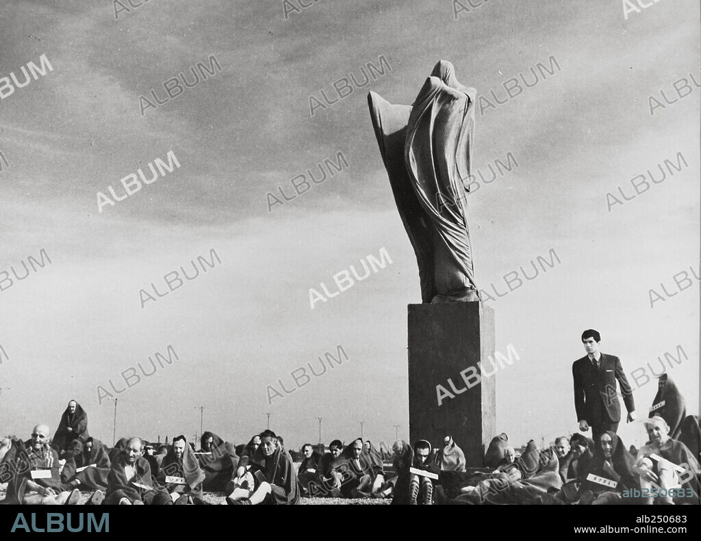 ANTHONY PERKINS en EL PROCESO, 1962 (LE PROCES), dirigida por ORSON WELLES. Copyright PARIS EUROPA/FICIT/HISA.