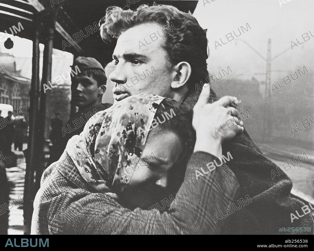 ELZA LEZHDEY and YEVGENI URBANSKY in BALADA O SOLTATORE, 1959, directed by GRIGORI CHUJRAI.