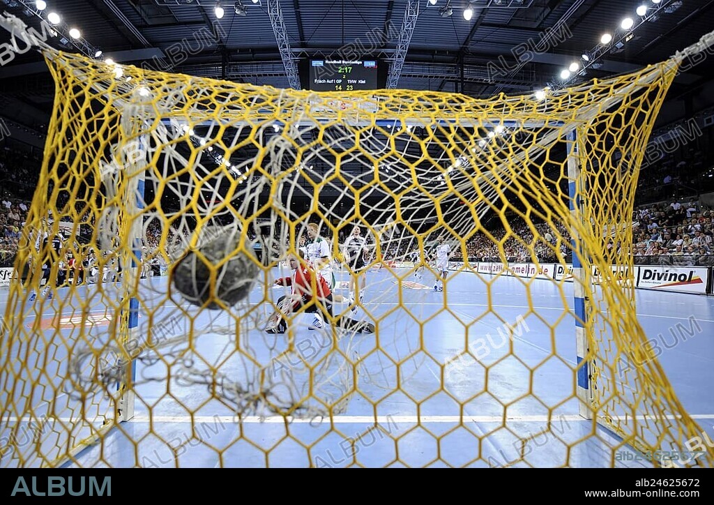 Handball, goalkeeper, Matthias Andersson, THW Kiel, in the Porsche Arena, Stuttgart, Baden-Wuerttemberg, Germany, Europe