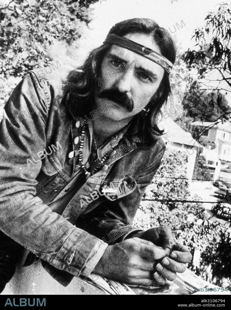 DENNIS HOPPER in EASY RIDER, 1969, directed by DENNIS HOPPER. Copyright COLUMBIA PICTURES.
