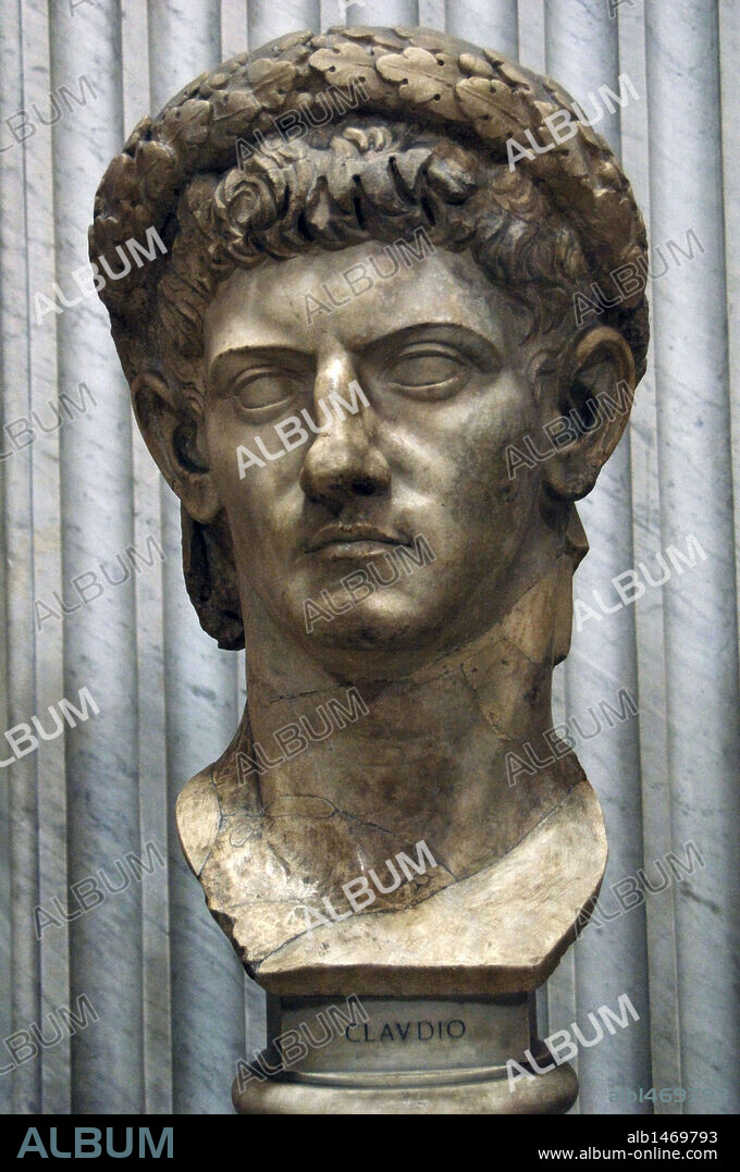 CLAUDIO I, Tiberio Claudio César Augusto Germánico (Lyon,10 a. C. -Roma,54). Emperador romano de la dinastía Julio-Claudia, Hijo de Druso y Antonia la menor, sucedió al emperador Calígula con ayuda de los pretorianos. Gobernó de 41-54 y murió envenenado por su esposa Agripina. Retrato del emperador CLAUDIO I con corona cívica o civil (diadema de hojas de encina o roble, elemento de distinción en la antigua Roma). Pieza encontrada en la basílica de Otricoli en 1779. Museo Pío Clementino. Museos Vaticanos. Ciudad del Vaticano. Europa.