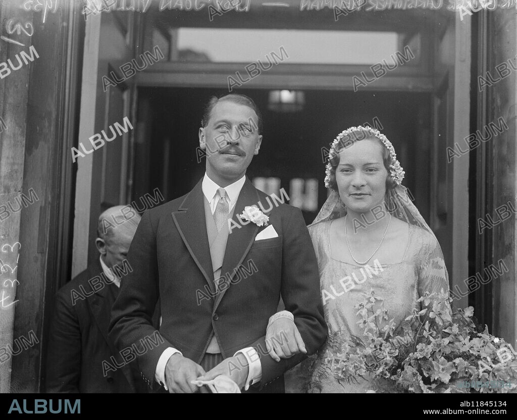Lody Joan Villers married . The marriage of Lady Joan Villiers and Mr George Christopher Newman at Hampstead Parish Church . 27 June 1933.