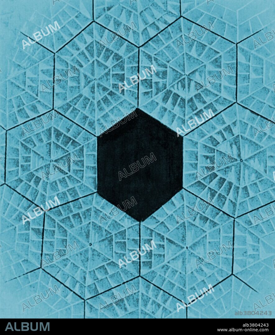 Ilustration of a transverse section of a hailstone, showing its formation of a series of hexagons around a central hexagonal core.