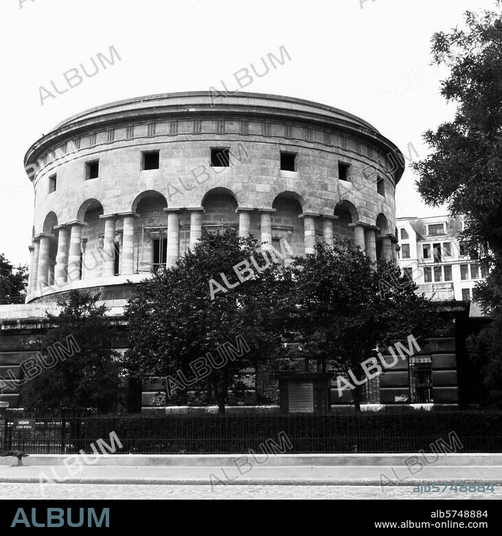 Paris, Rotonde de la Villette. (pavillon d'octroi de l'ancienne Barrière de la Villette; commencée en 1786 par Claude-Nicolas Ledoux). Vue extérieure. Photo.