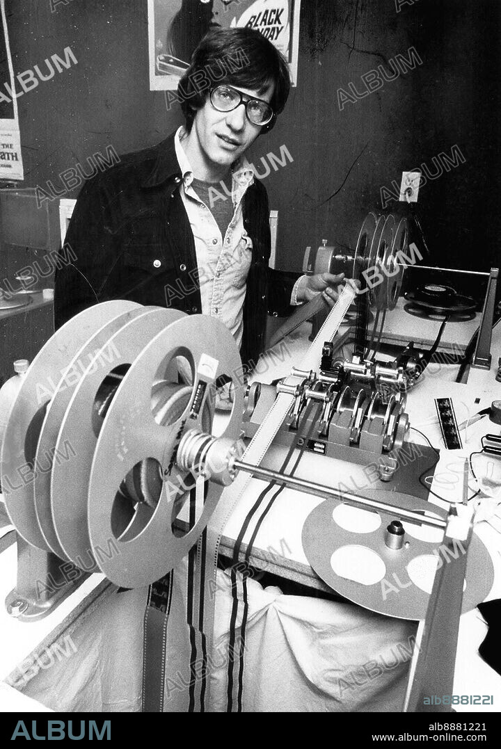 DAVID CRONENBERG en CROMOSOMA 3, 1979 (THE BROOD), dirigida por DAVID CRONENBERG. Copyright NEW WORLD INTERNATIONAL.