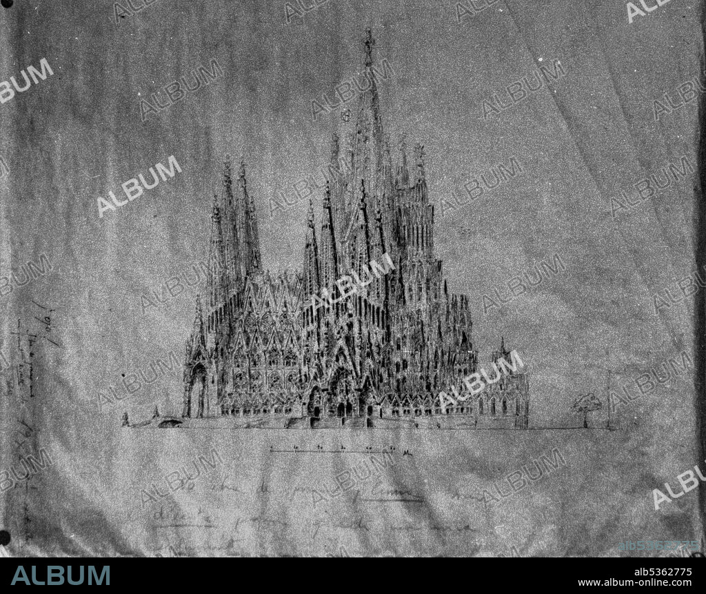 Sagrada Familia: the first drawing to be published showing Gaudís vision for the completed church seen from the east. The slightly oblique perspective was drawn for Gaudí by his assistant Joan Rubió. On the right, in the apse, we distinguish the oedule that Gaudí wanted to take advantage of for the Church of the Assumption in Rancagua (Chile). Photograph taken in Gaudí's studio, where he was pinned with pushpins on the wall, you can see his notes (1905).