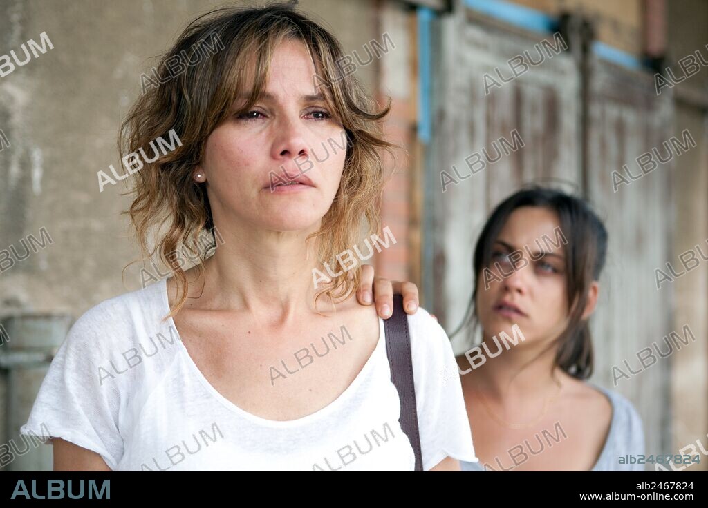 GOYA TOLEDO y MARIA LEON en MARSELLA, 2013, dirigida por BELEN MACÍAS. Copyright MESSIDOR FILMS/NEON PRODUCTIONS/TORNASOL FILMS / VERGNE, JULIO.