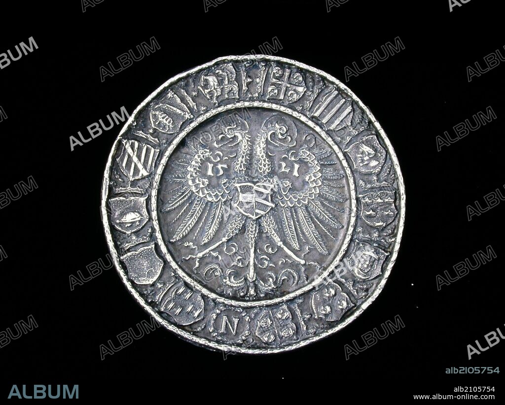 NUMISMATICA. MEDALLA MODERNA. DE CARLOS V, POR ALBERTO DURERO. REVERSO. AGUILA IMPERIAL. ESCUDO DE AUSTRIA, Y ORLA DE TRECE ESCUDOS 1528. (DEPOSITO: MUSEO ARQUEOLOGICO NACIONAL).