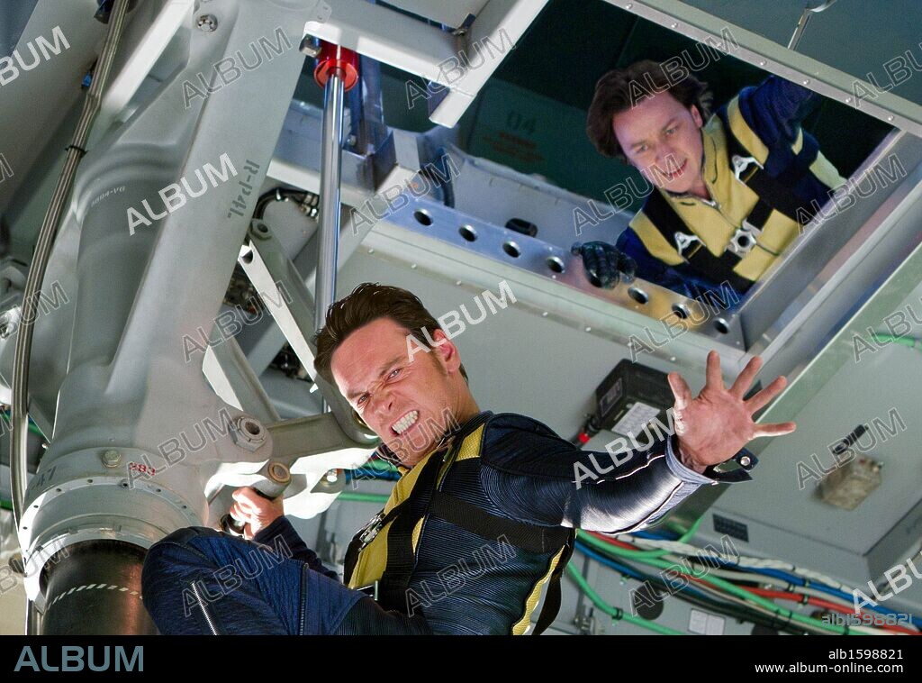 JAMES MCAVOY y MICHAEL FASSBENDER en X-MEN: PRIMERA GENERACION, 2011 (X-MEN: FIRST CLASS), dirigida por MATTHEW VAUGHN. Copyright 20TH CENTURY FOX.