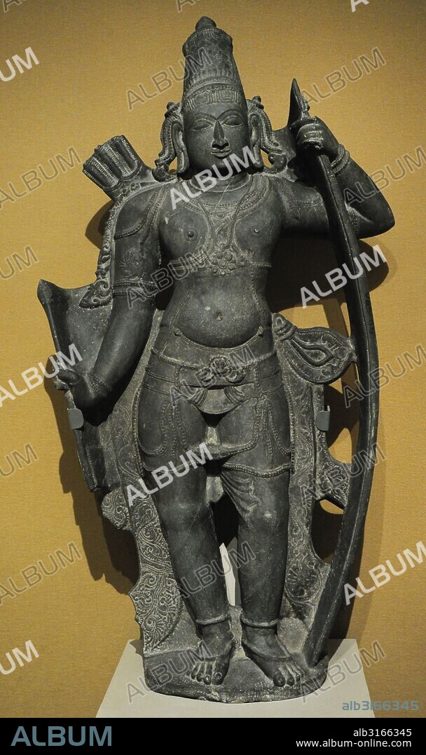 Arte. Religión Hinduista. Asia. Escultura de Rama levantado sujetando en una de sus manos un arco. Avatar de Visnú. Tallada en pilita. Sur de la India. Siglo XVIII. Museo de Arte Popular (Museum für Völkerkunde), Berlin. Alemania.