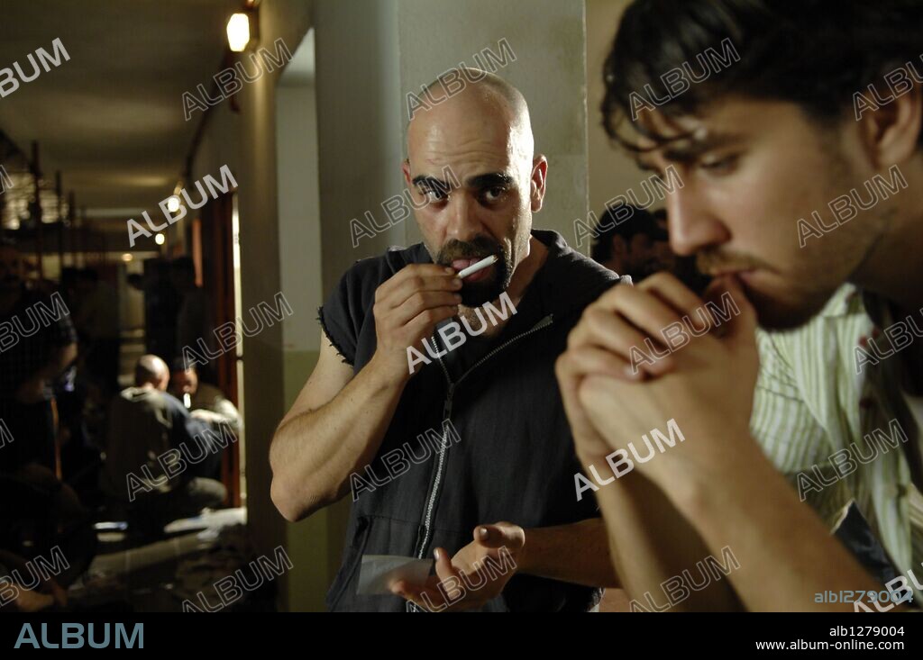 ALBERTO AMMANN and LUIS TOSAR in CELL 211, 2009 (CELDA 211), directed by DANIEL MONZON. Copyright MORENA FILMS.
