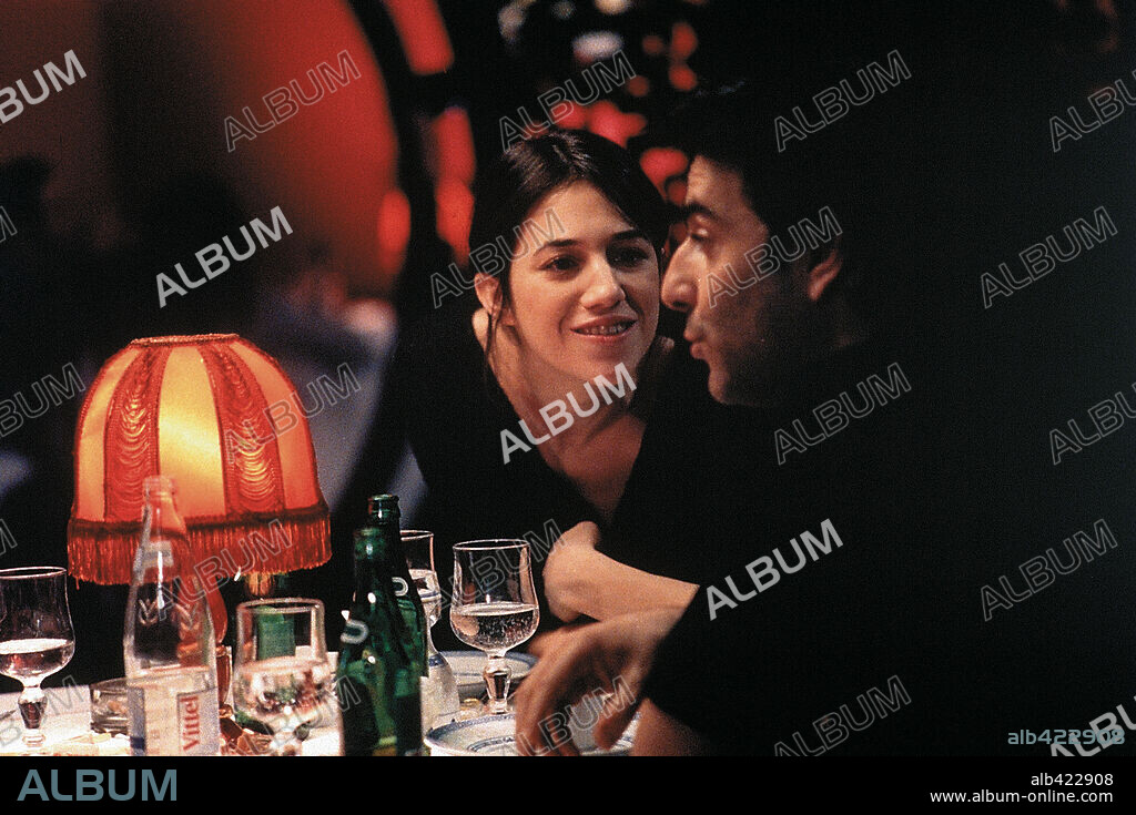 CHARLOTTE GAINSBOURG und YVAN ATTAL in MA FEMME EST UNE ACTRICE, 2001, unter der Regie von YVAN ATTAL. Copyright KATHARINA/RENN PRODUCTIONS/TF 1 FILMS PRODUCTION.