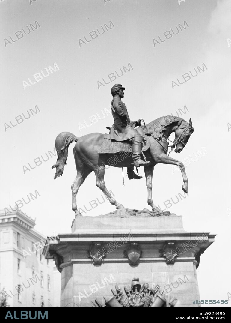 ARNOLD GENTHE. Equestrian statues in Washington, D.C., between 1911 and 1942. Sculpture of Major General George B. McClellan by Frederick William MacMonnies.
