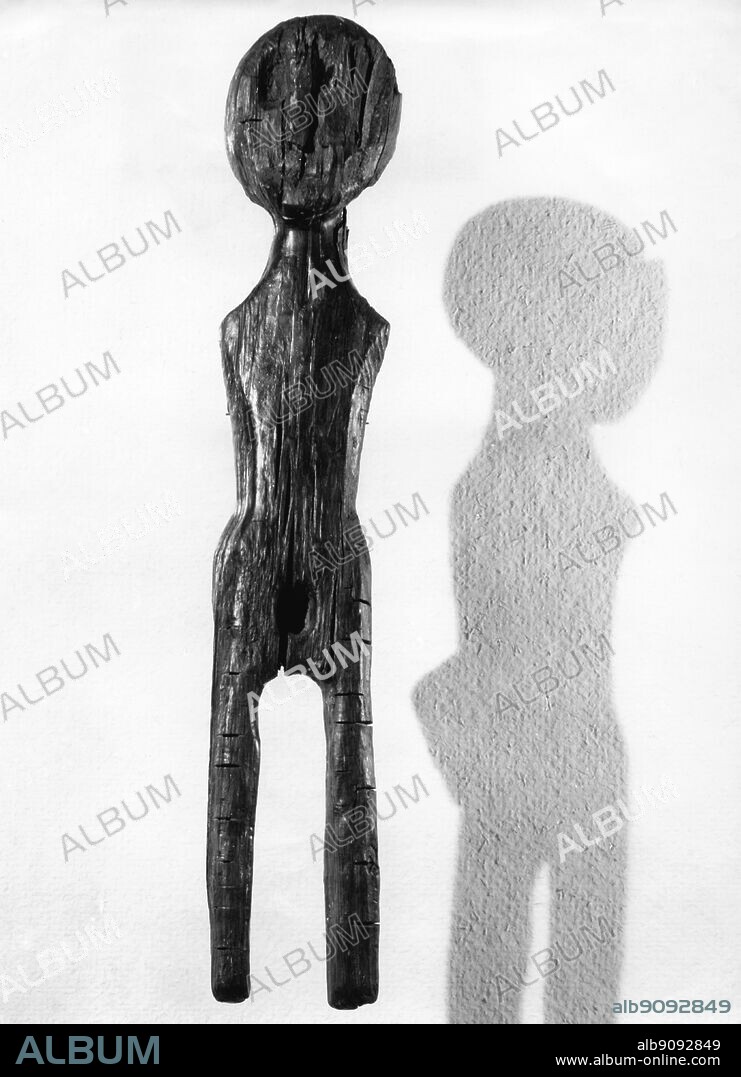Dagenham Idol : Bronze Age wooden figure found in 1922 2500 BC.