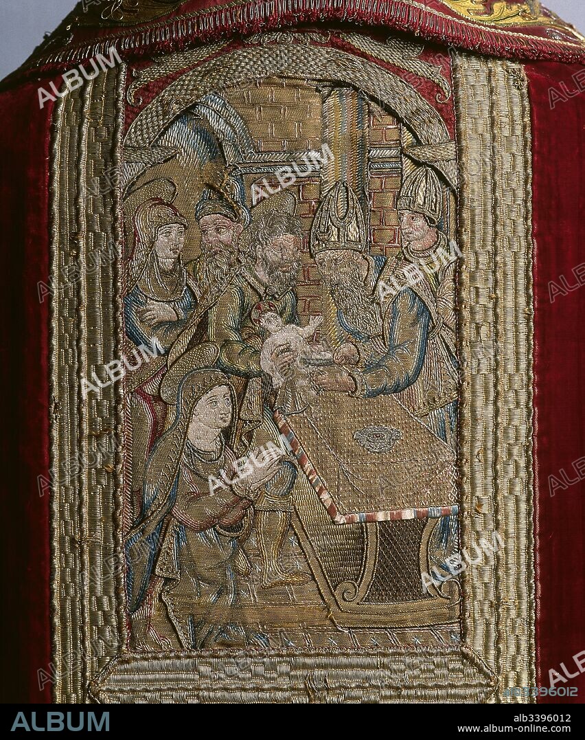 Casulla de Nuestra Señora. Datada en el siglo XVI. Detalle de la parte trasera, con escena de circuncisión. Calatayud. Provincia de Zaragoza. Aragón. España.