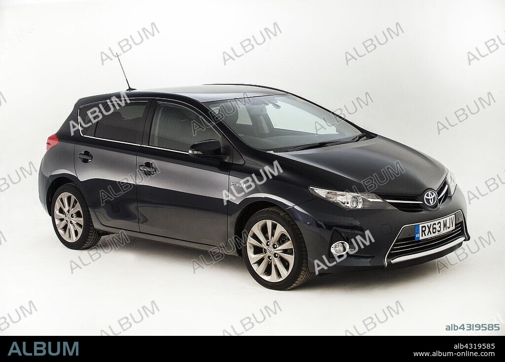 Toyota auris store hybrid 2013
