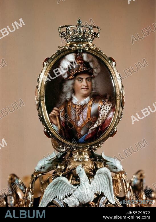 August II. der Starke, König von Polen. (1697-1706,1709-33), als Friedrich A.I. Kurfürst von Sachsen; Dresden 12.5.1670-Warschau 1.2.1733. Medaillonbildnis Augusts des Starken. Emailmalerei, 1709/31. Einfassung von Melchior Dinglinger. (1664-1731). Dresden, Grünes Gewölbe.