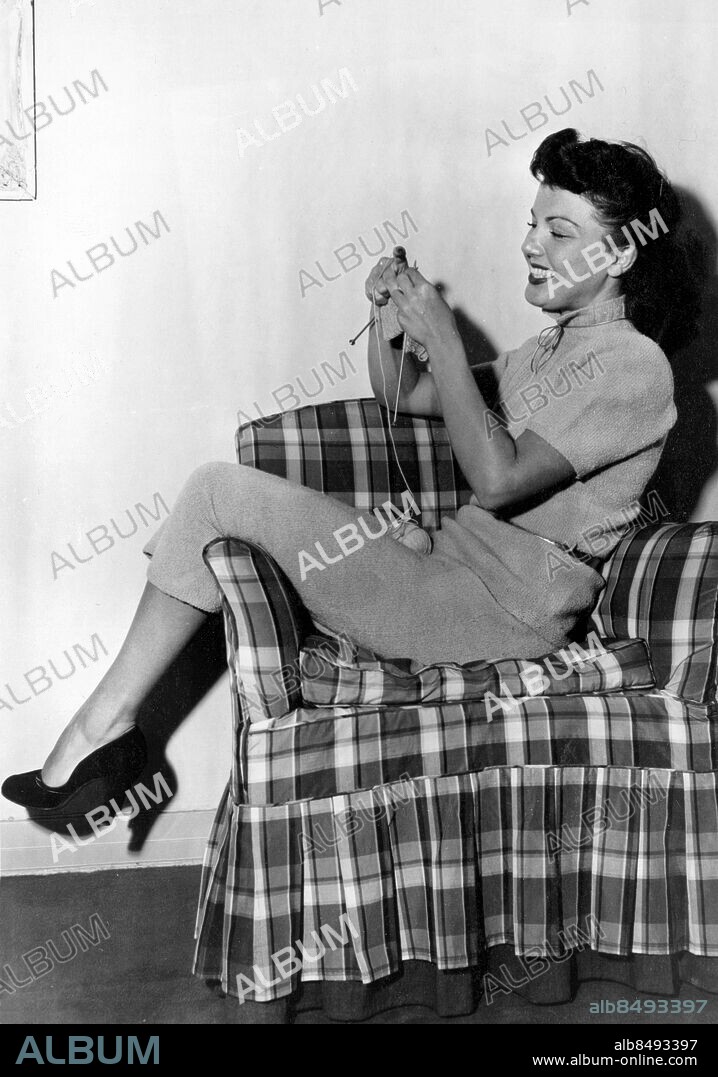 Orig. bildtext... STARLET HELEN FRANCELLE really did knit the suit she wears, following her appearance in April showers. Miss Francelle is a daughter of Mr. and Mrs. Warren L Coutts of Oakland Cal. Anm. Leende Rutigt persons: Helen Francelle sites: USA.
