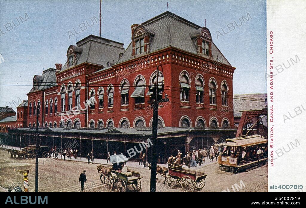 Union Station, Canal and Adams Streets, Chicago, Illinois, USA, 1910. Postcard showing streetcars, horse-drawn vehicles and pedestrians surrounding the red brick building. Built in 1881, this building was replaced by the current Union Station building in 1925.