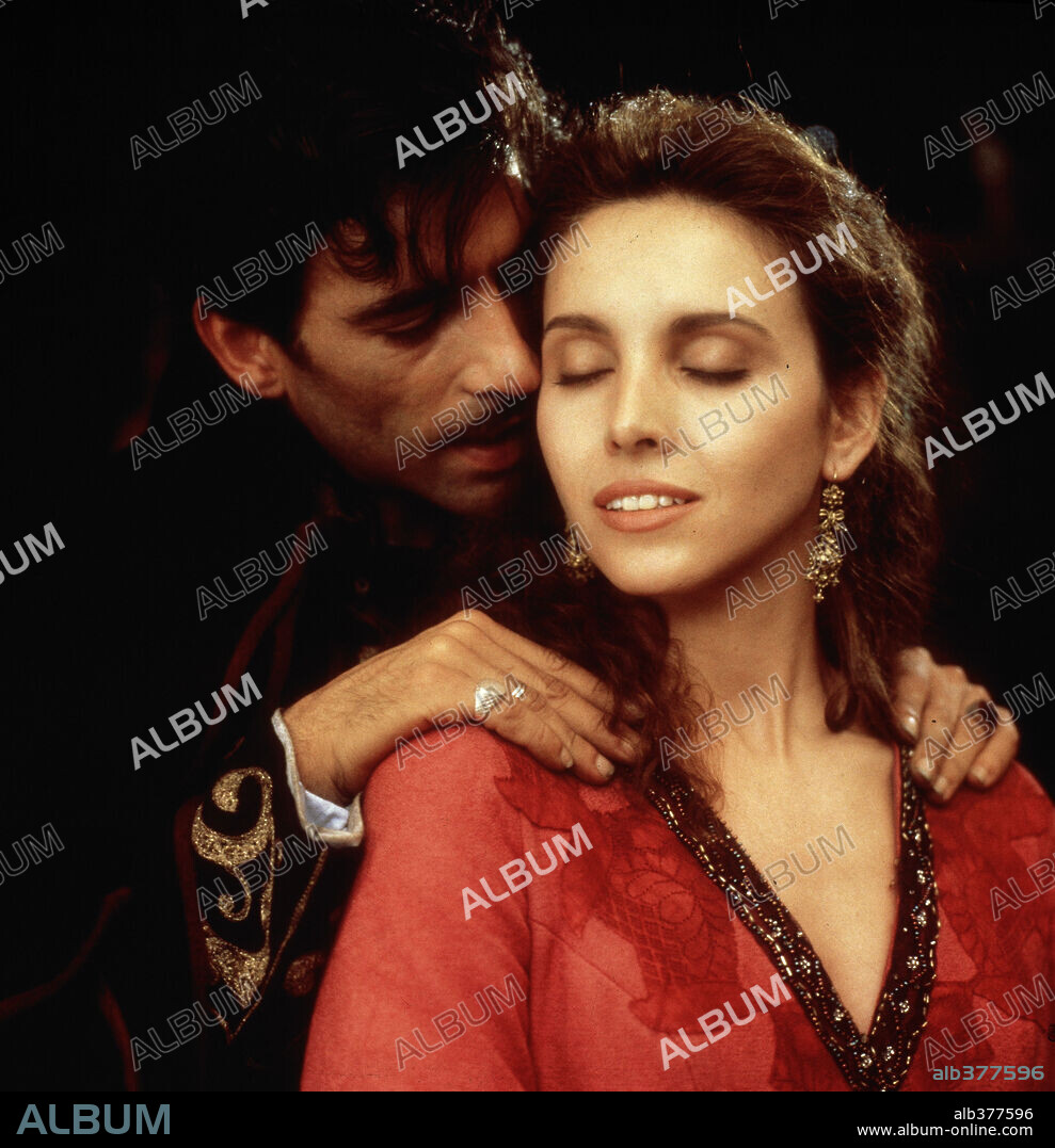 ANA BELEN y IMANOL ARIAS en DIVINAS PALABRAS, 1987, dirigida por JOSE LUIS GARCIA SANCHEZ.