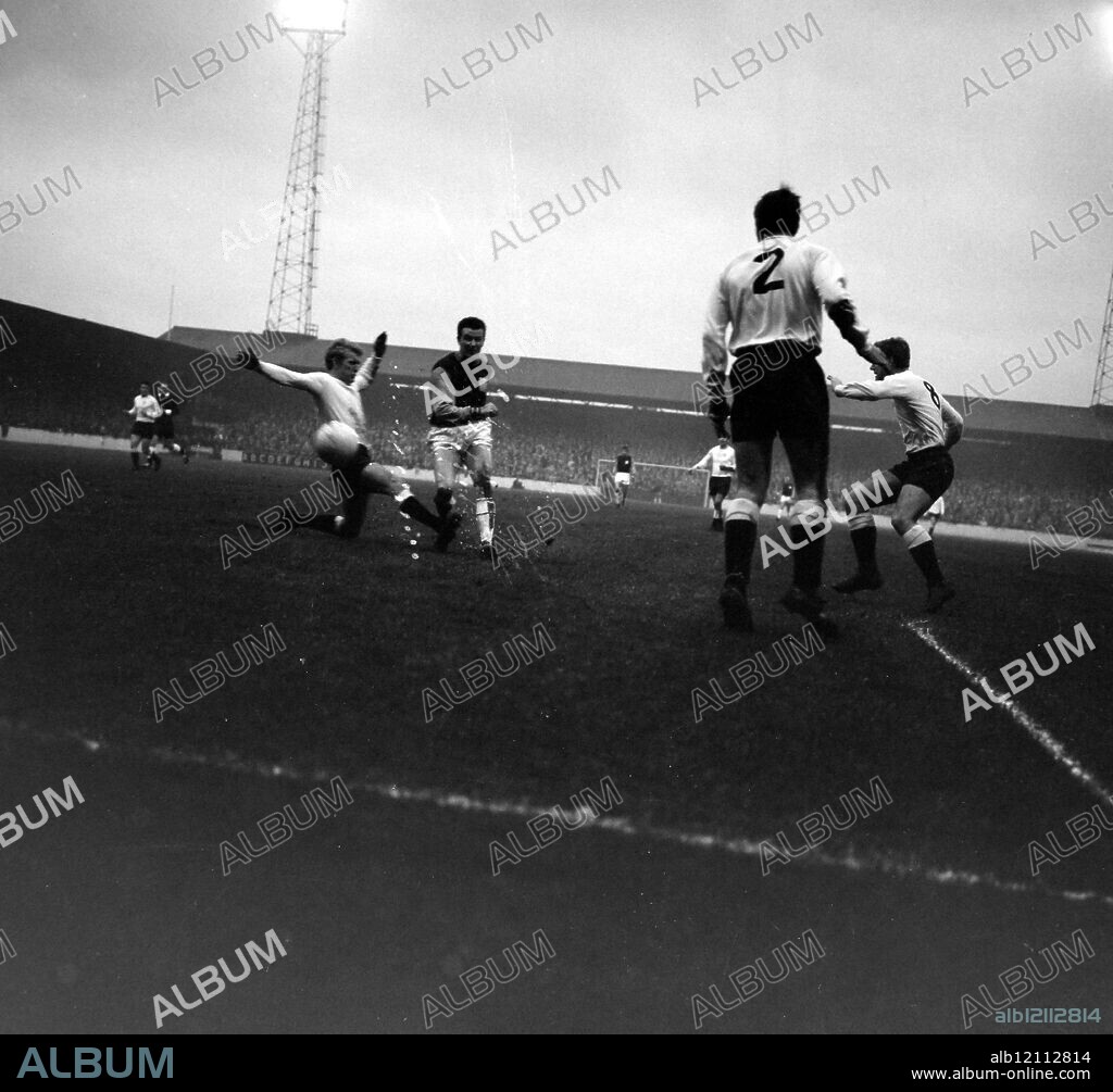 FOOTBALLER JOHNNY BYRNE AND BOBBY KLEETCH IN ACTION - WEST HAM UNITED V FULHAM IN LONDON / ;. 12 DECEMBER 1964.